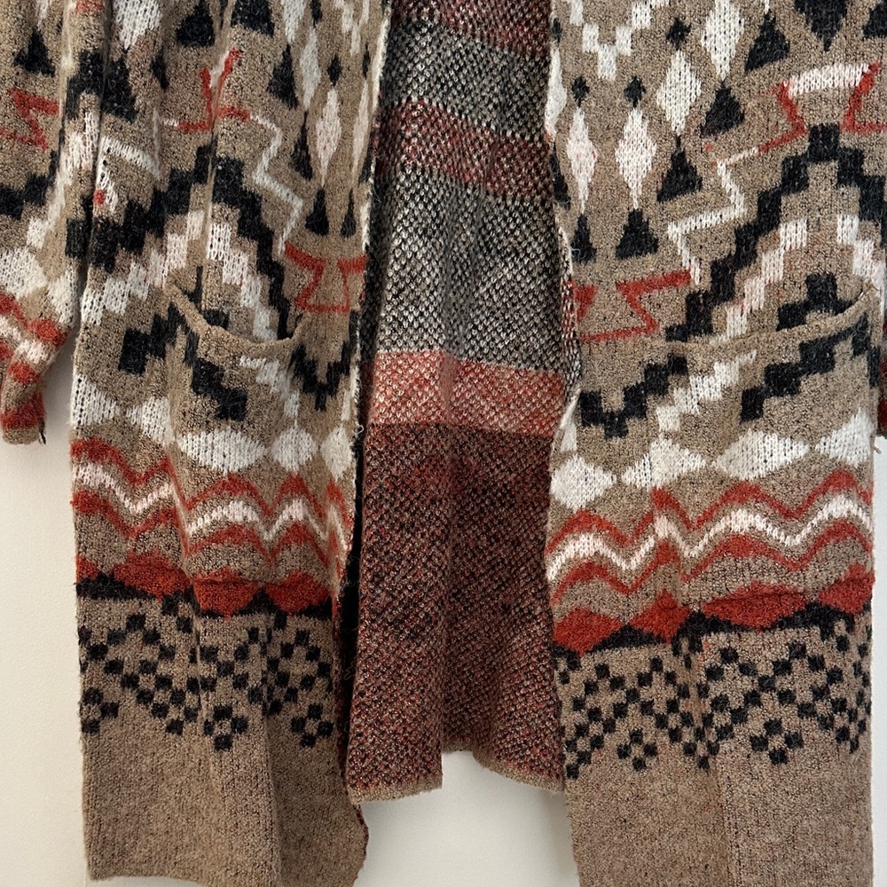 Geometric Patterned Knit Cardigan - Picture 2 of 7
